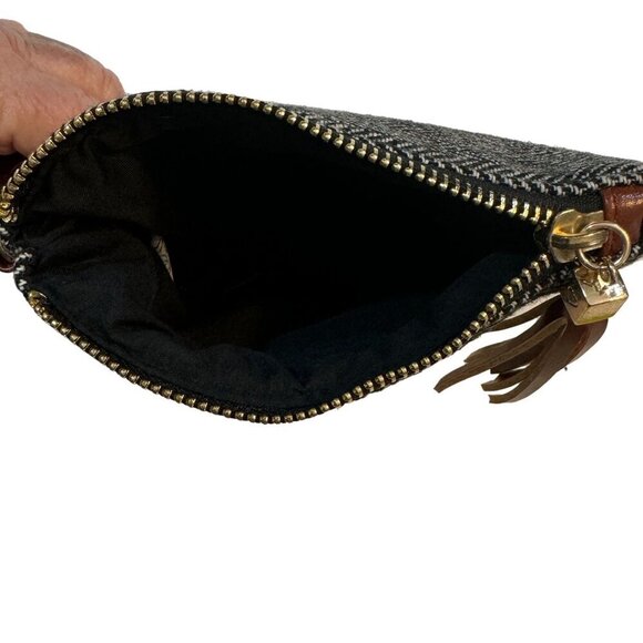 Funky Monkey Greta Wristlet Clutch Herringbone Faux Leather Tassel Zip Strap - Picture 5 of 9